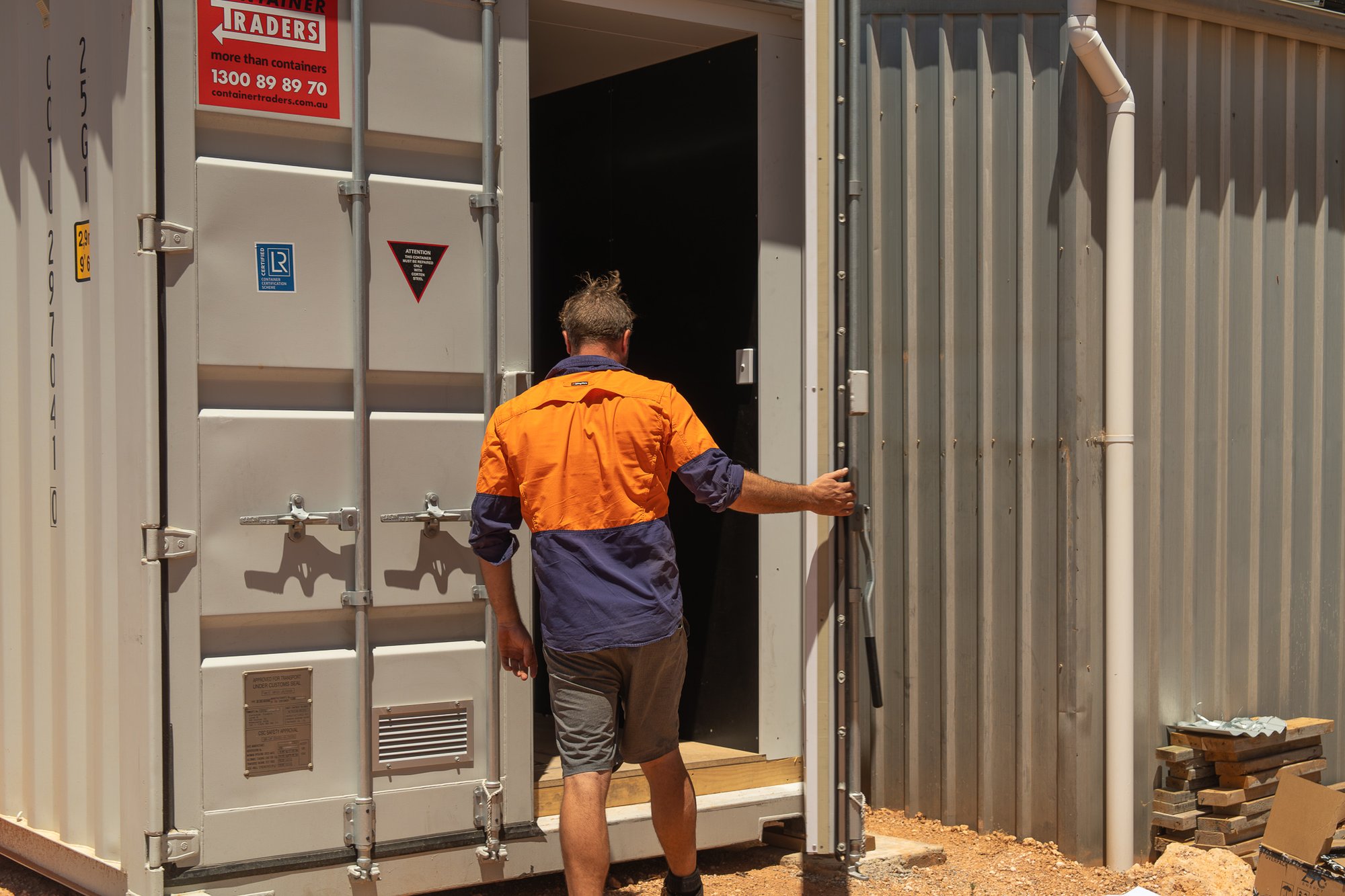 Off-grid Power in Shipping Container 