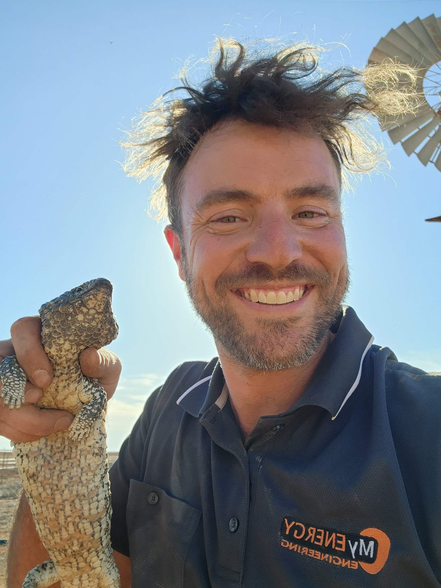 Off-grid Engineer With Lizard