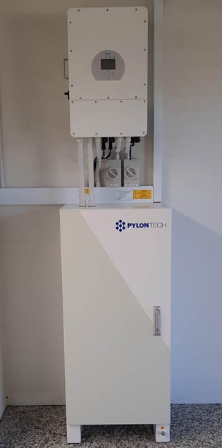 Home Solar and Battery Power System Featuring Deye Inverter & Pylontech Batteries