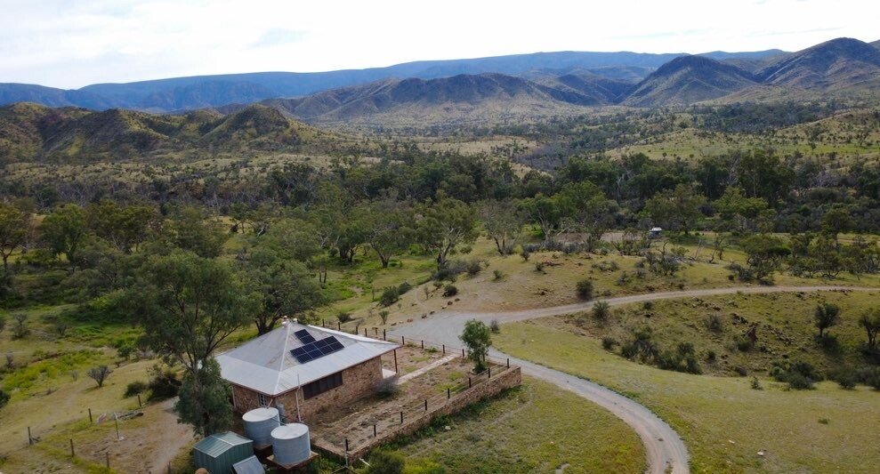 grindells hut off grid power system gammon ranges south australia