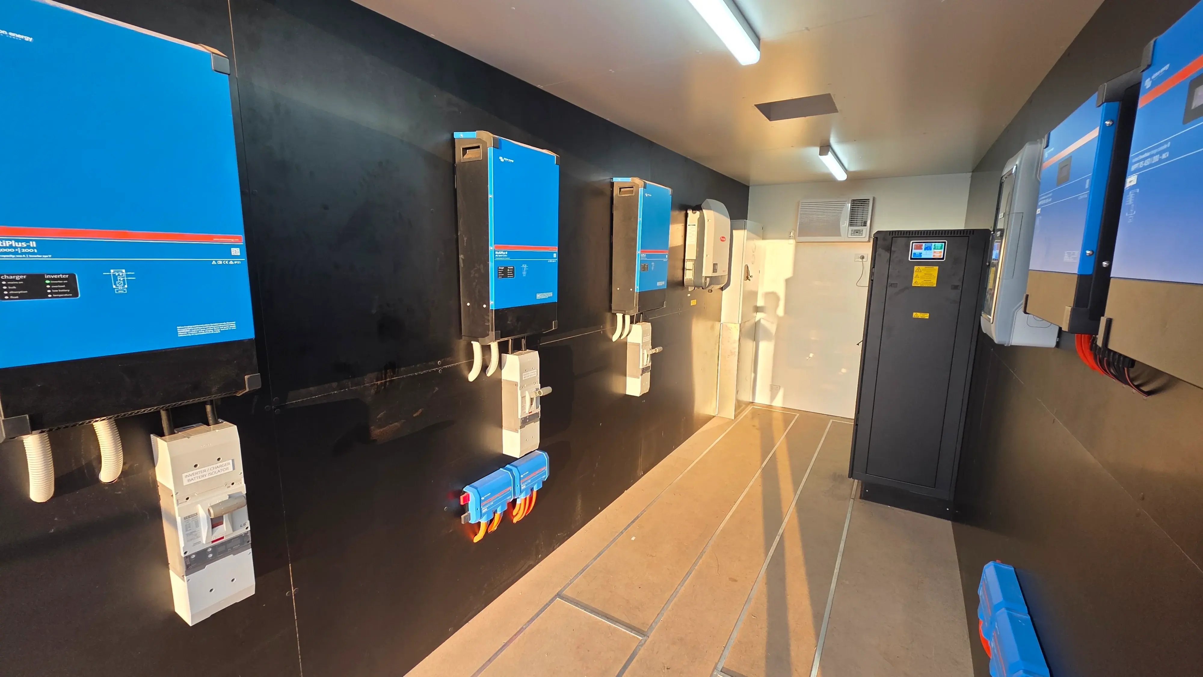 inside shipping container murnpeiowie