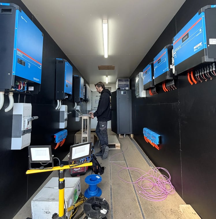 inverter configuration containerised off grid power system