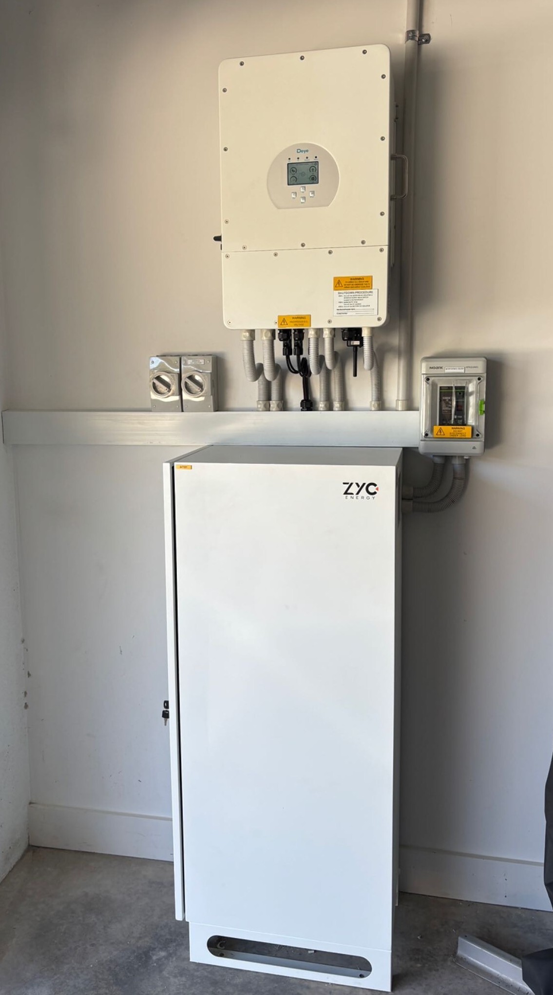 Home Solar & Battery System Featuring Deye Hybrid Inverter and ZYC Batteries.